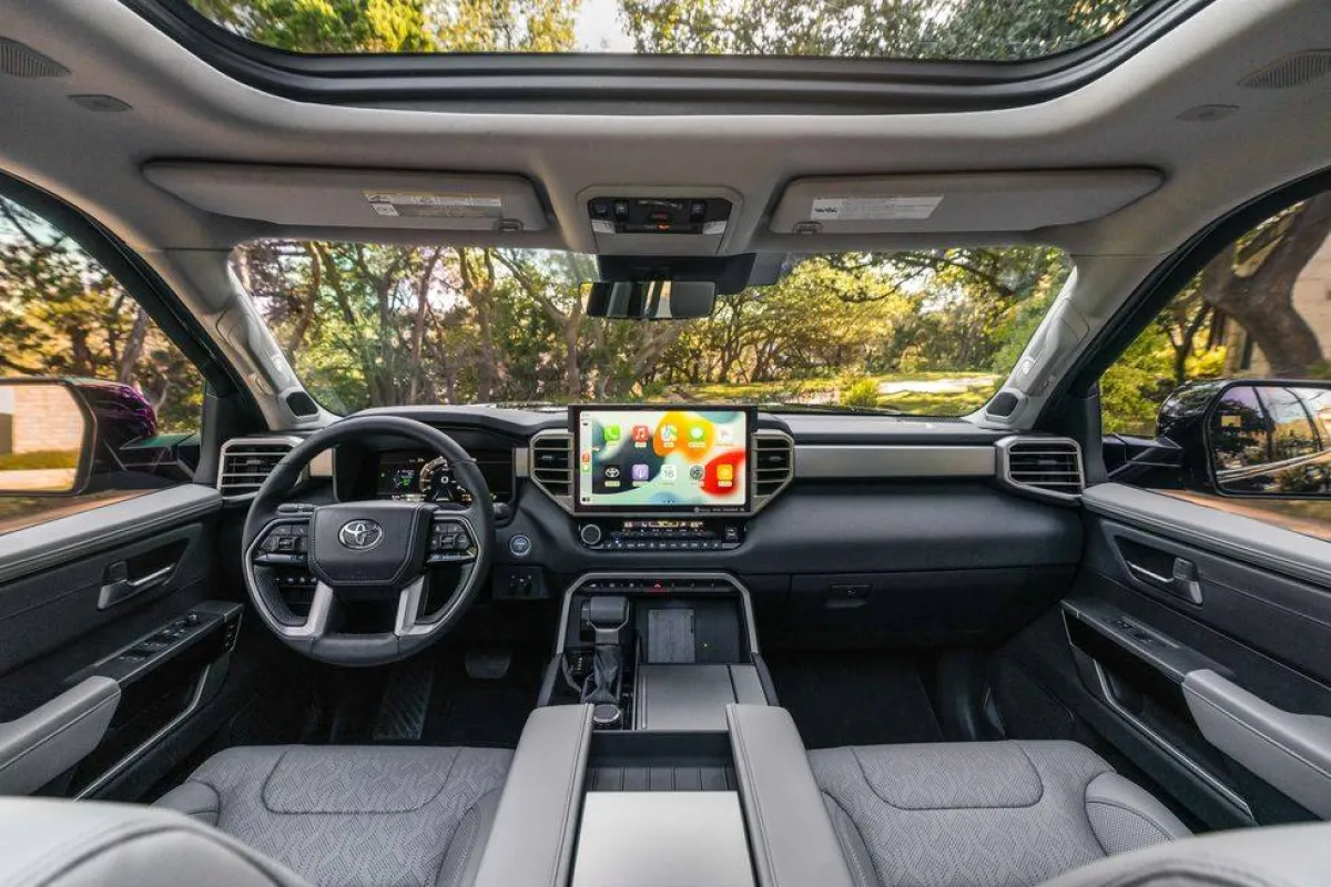 داخلية سيارة تويوتا سيكويا 2023