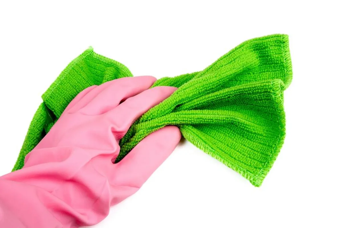 كيفيّة نزع بقع الدم عن الأريكة؟