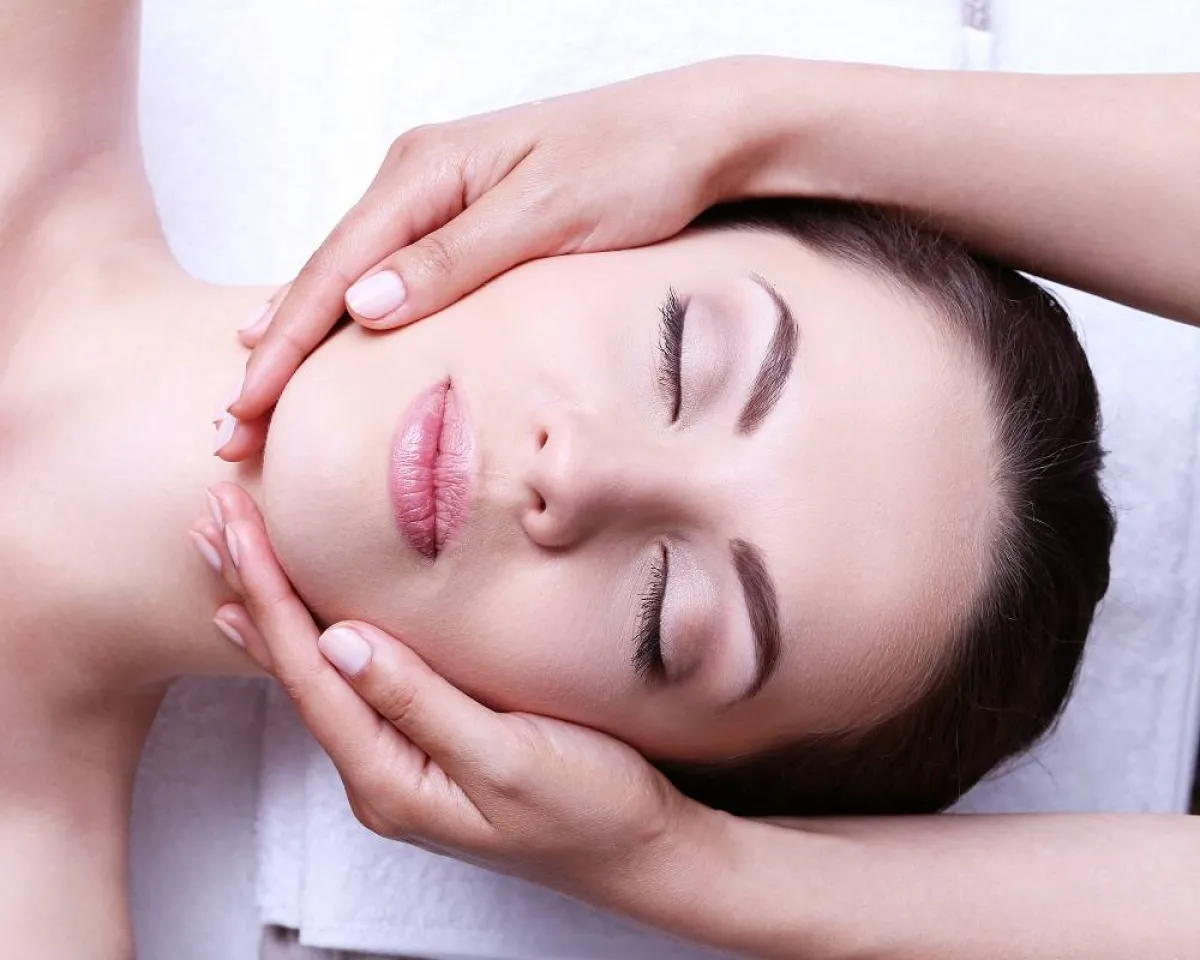 بشرة خالية من الرؤوس السوداء