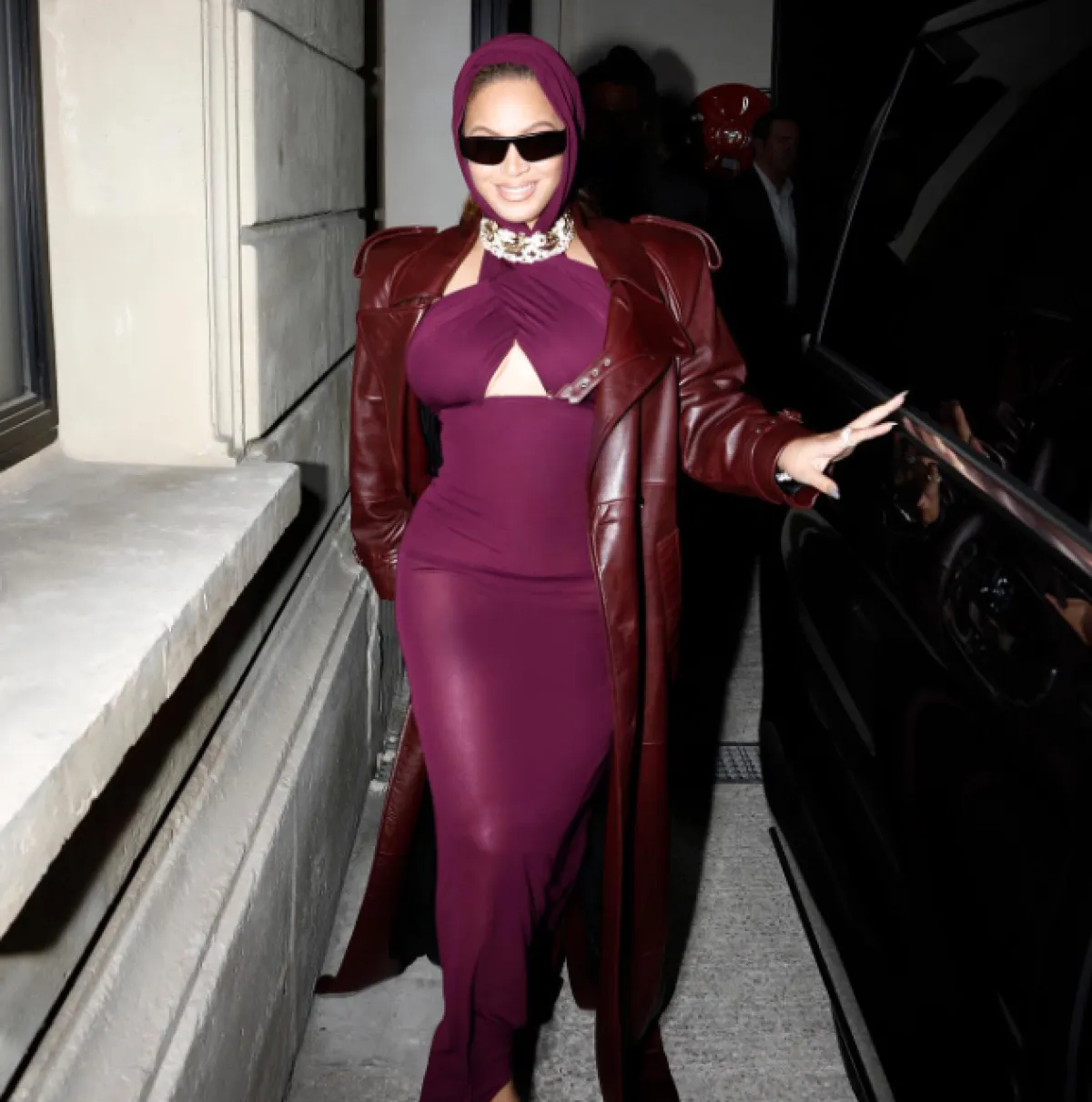 بيونسيه ترتدي البرغندي- الصورة من حسابها على انستغرام