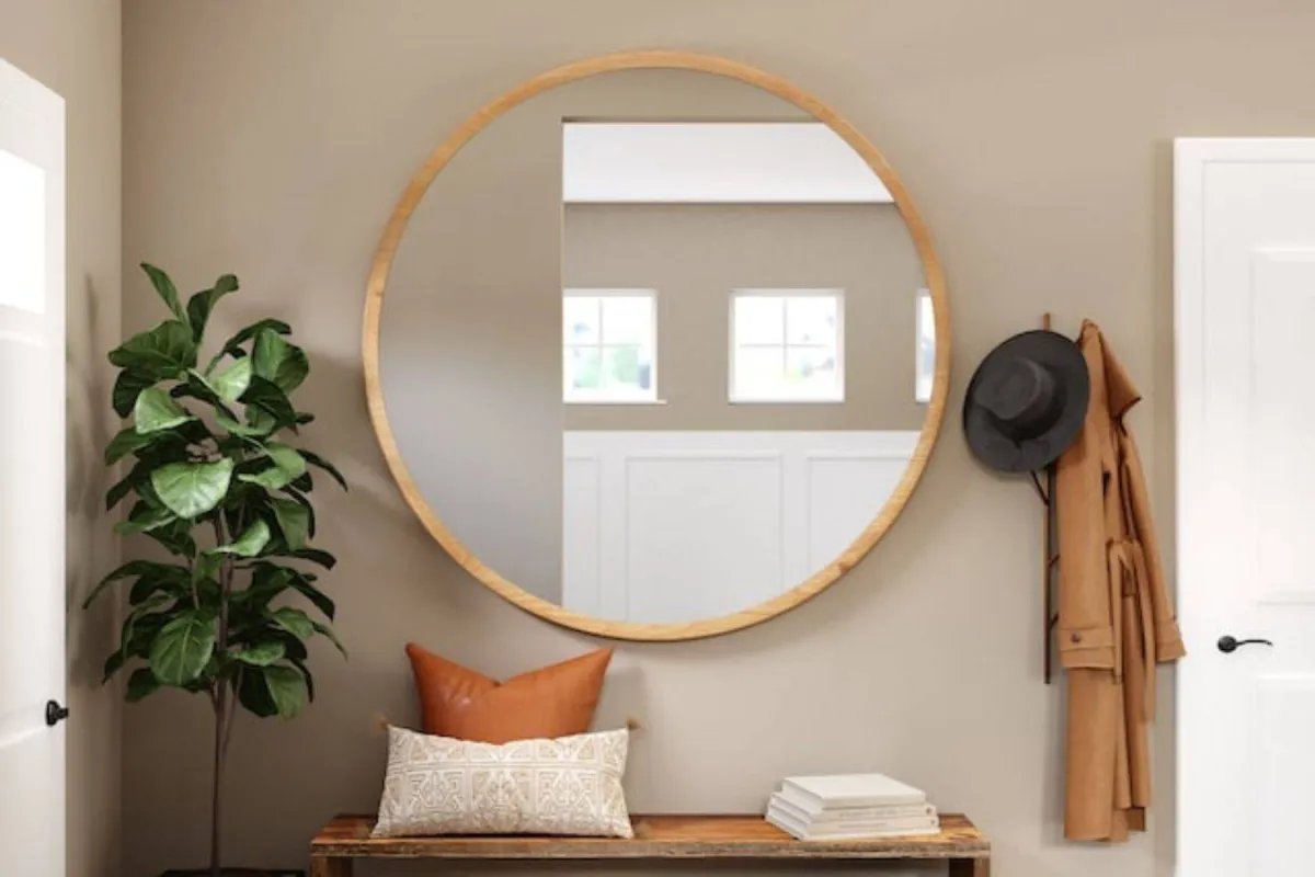 النظر في المرآة