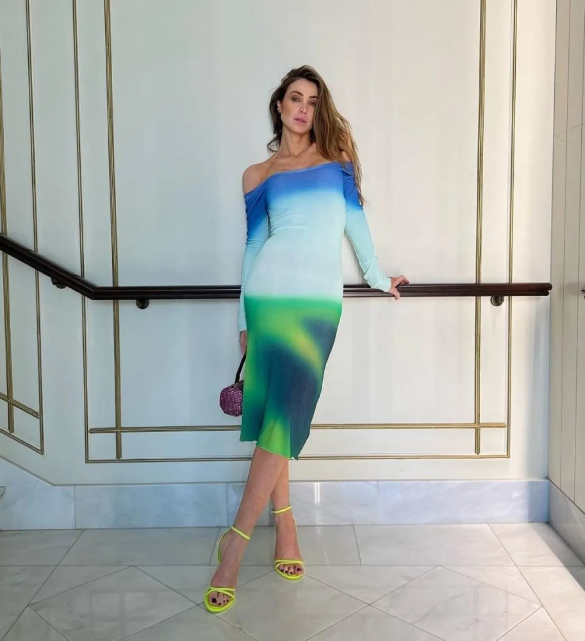 موديلات فساتين بأكمام طويلة من وحي أنابيلا هلال