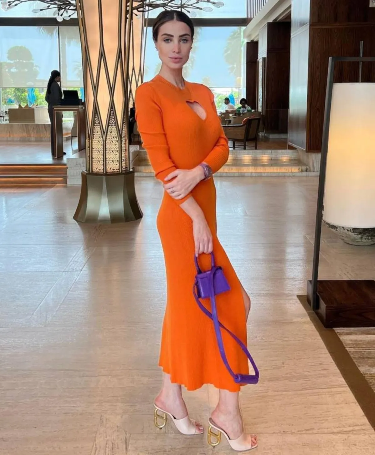 موديلات فساتين بأكمام طويلة من وحي أنابيلا هلال