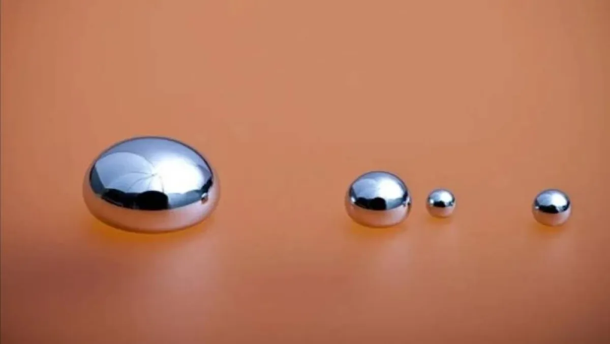 الزئبق معدن سائل فضي اللون- الصورة من موقع Science ABC