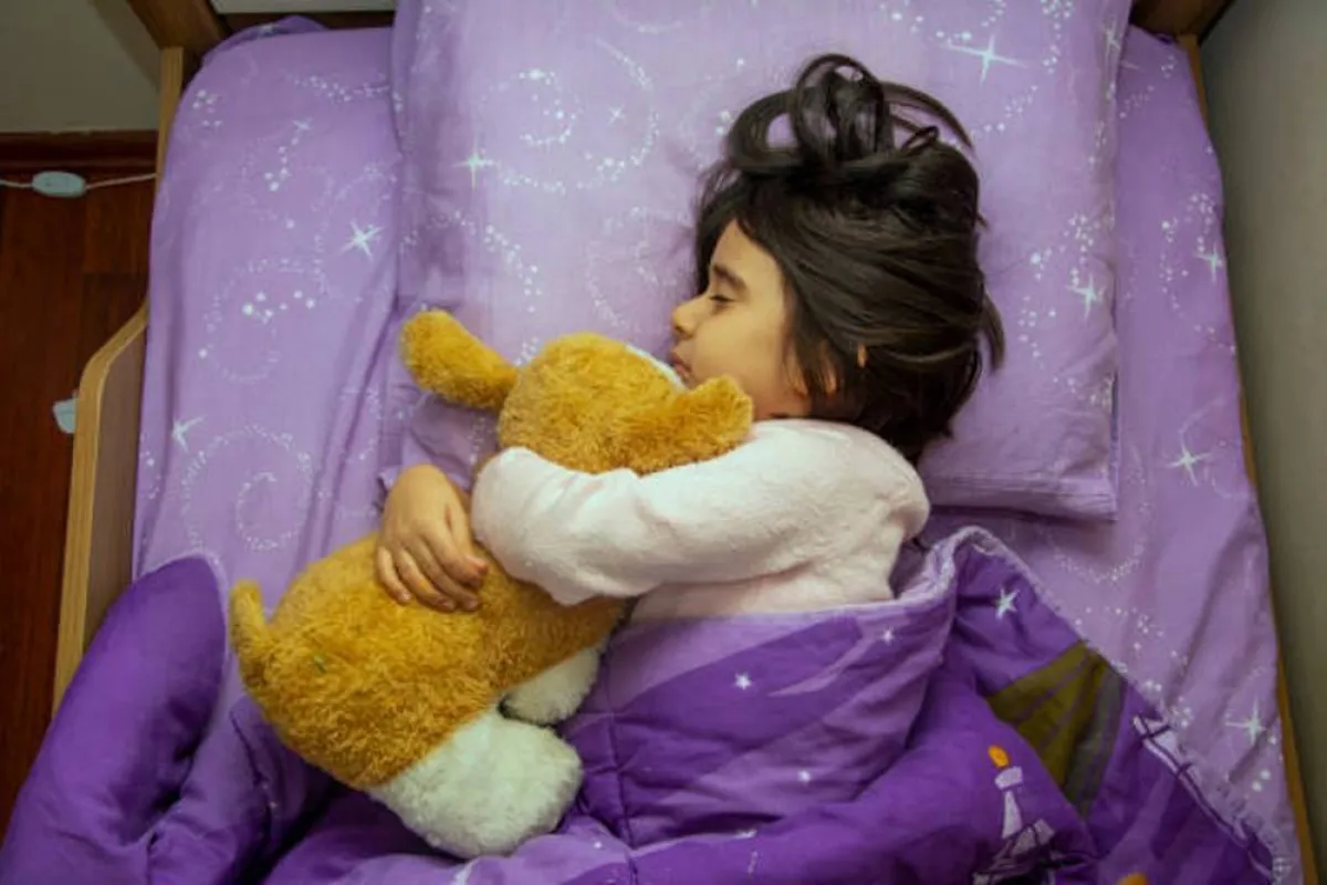 صورة لطفلة تنام نوماً هادئاً