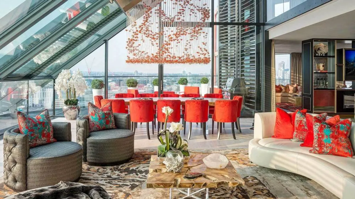 غرفة الاستقبال مفتوحة على غرفة الطعام 