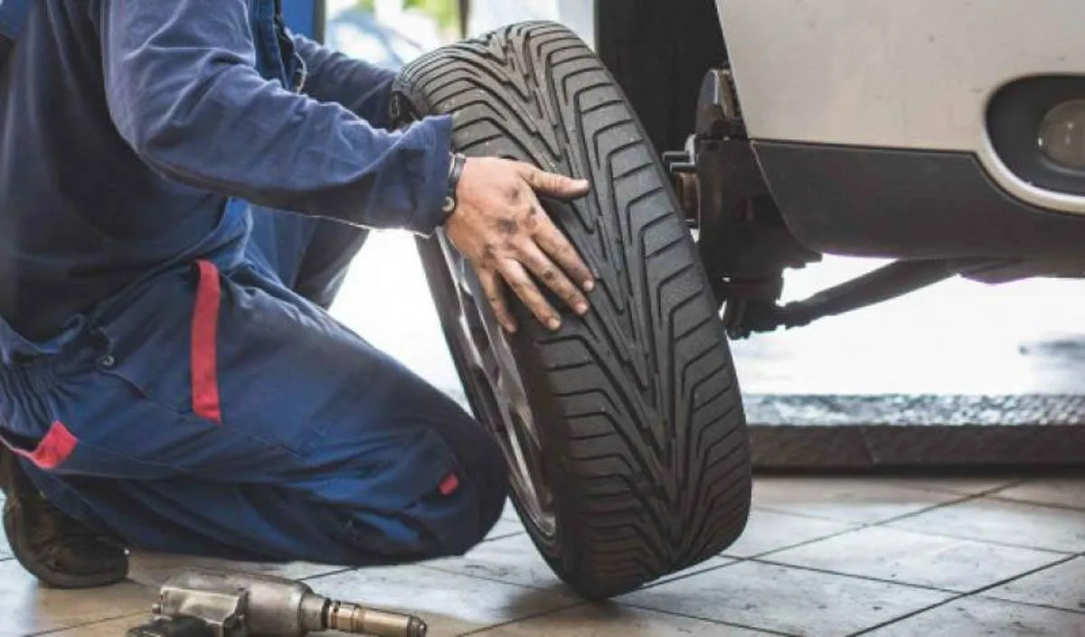 الإطارات كبيرة للسيارة واستهلاك الوقود.