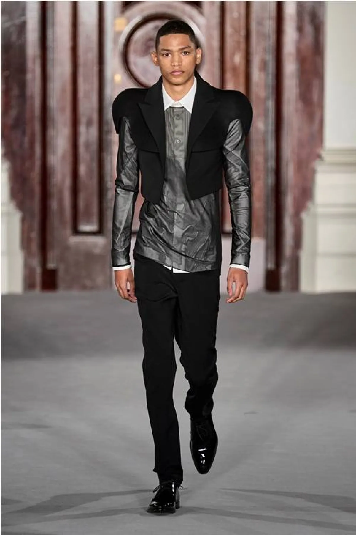 قميص لخريف 2022 من كوشيك فيليندرا Kaushik Velendra