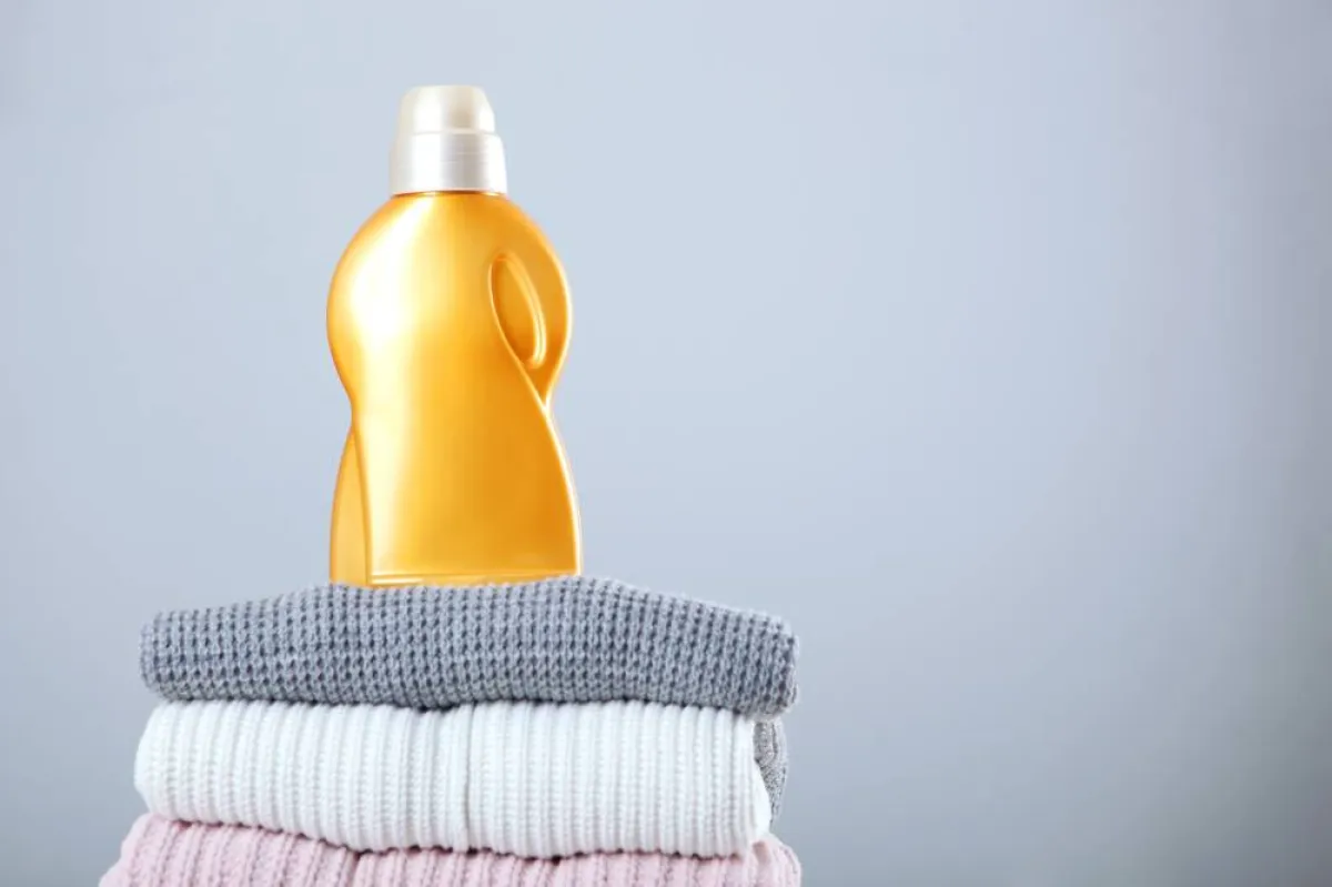 علاج بقعة الزيت التي تلطّخ النسيج يسبق خطوة الغسيل