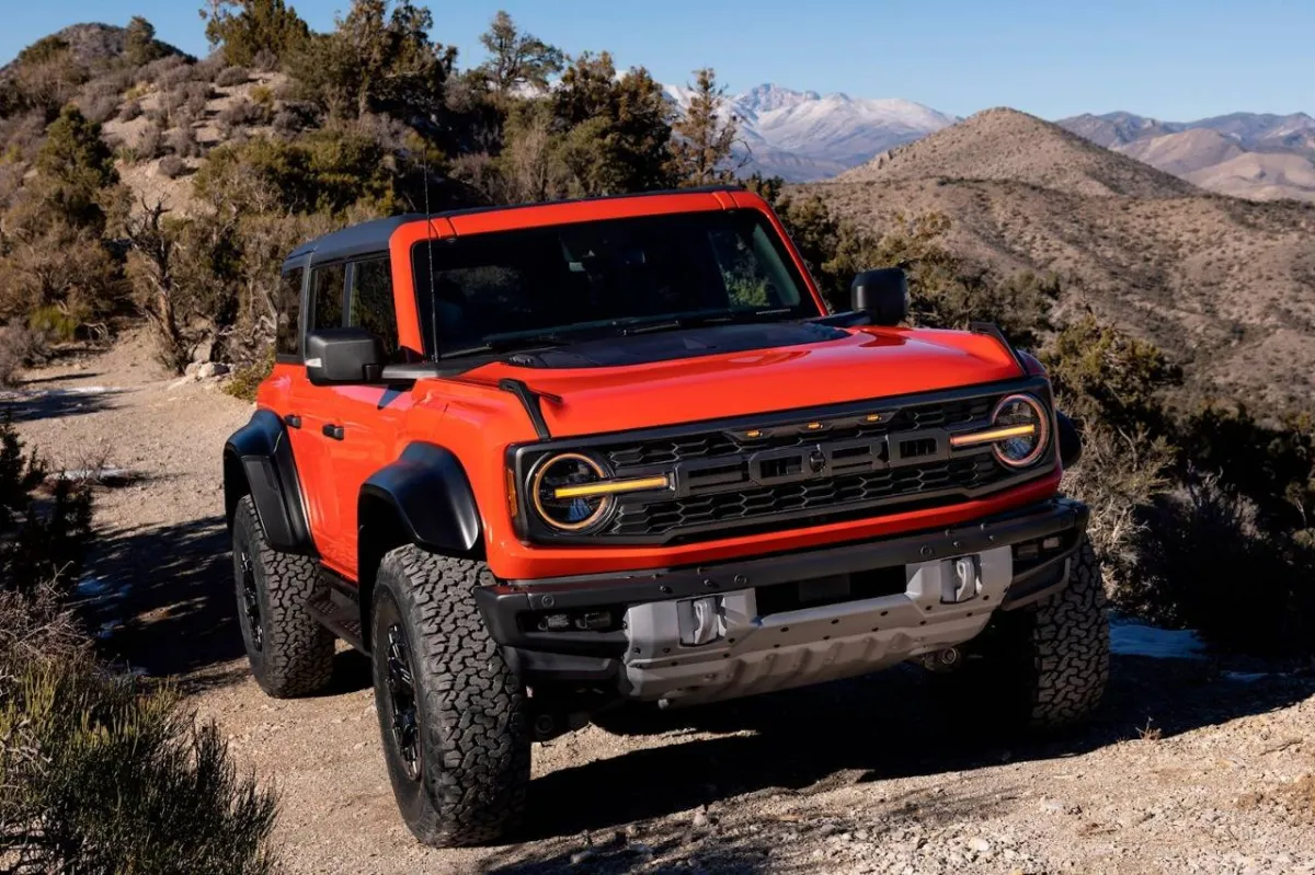 مقارنة فورد برونكو وجيب رانجلر 