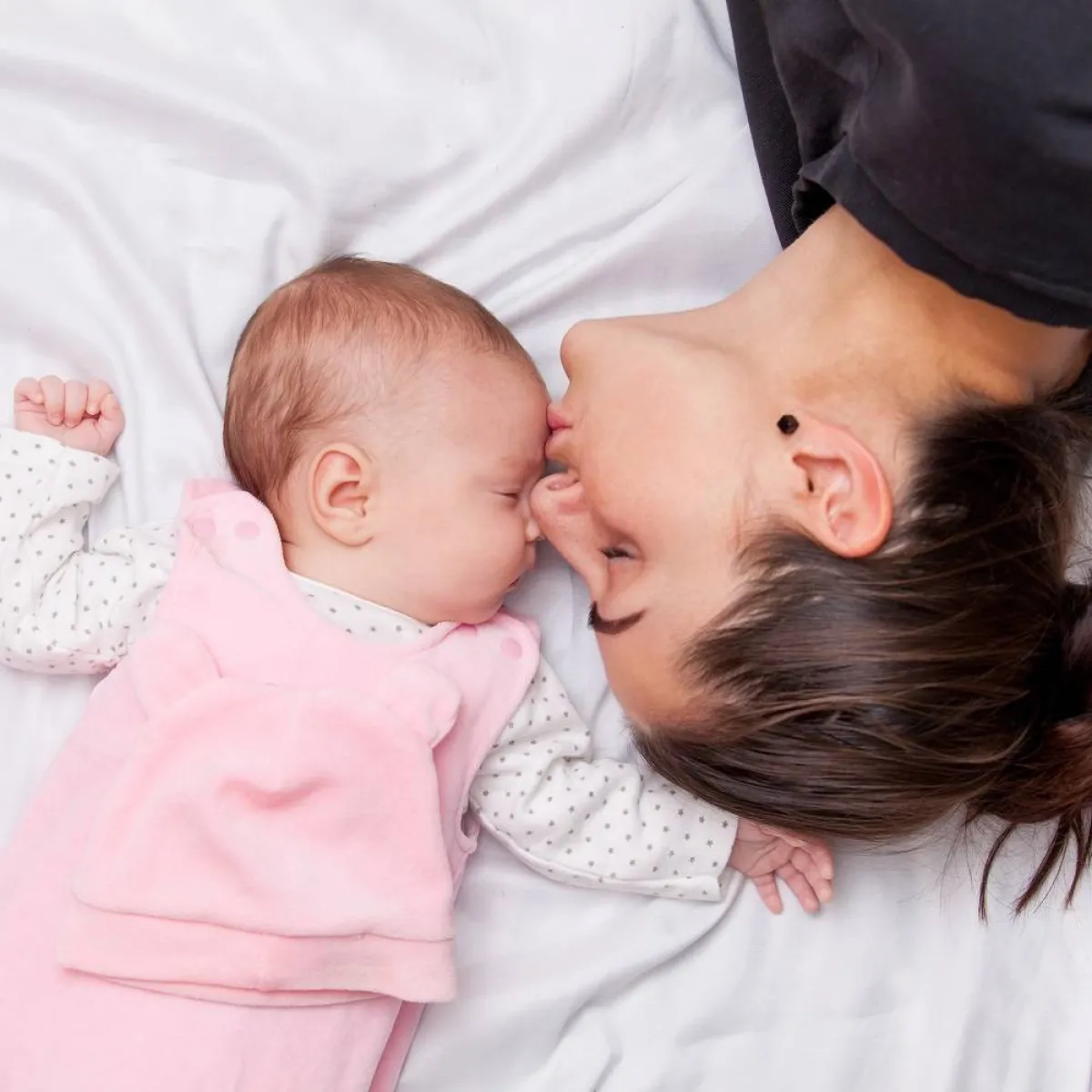 صورة لأم ومولودها