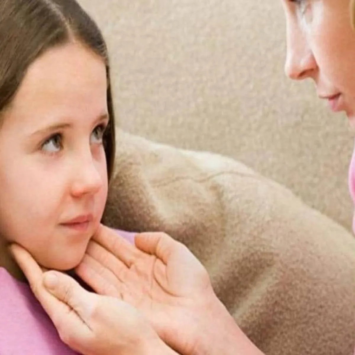 صورة لأم وطفلتها