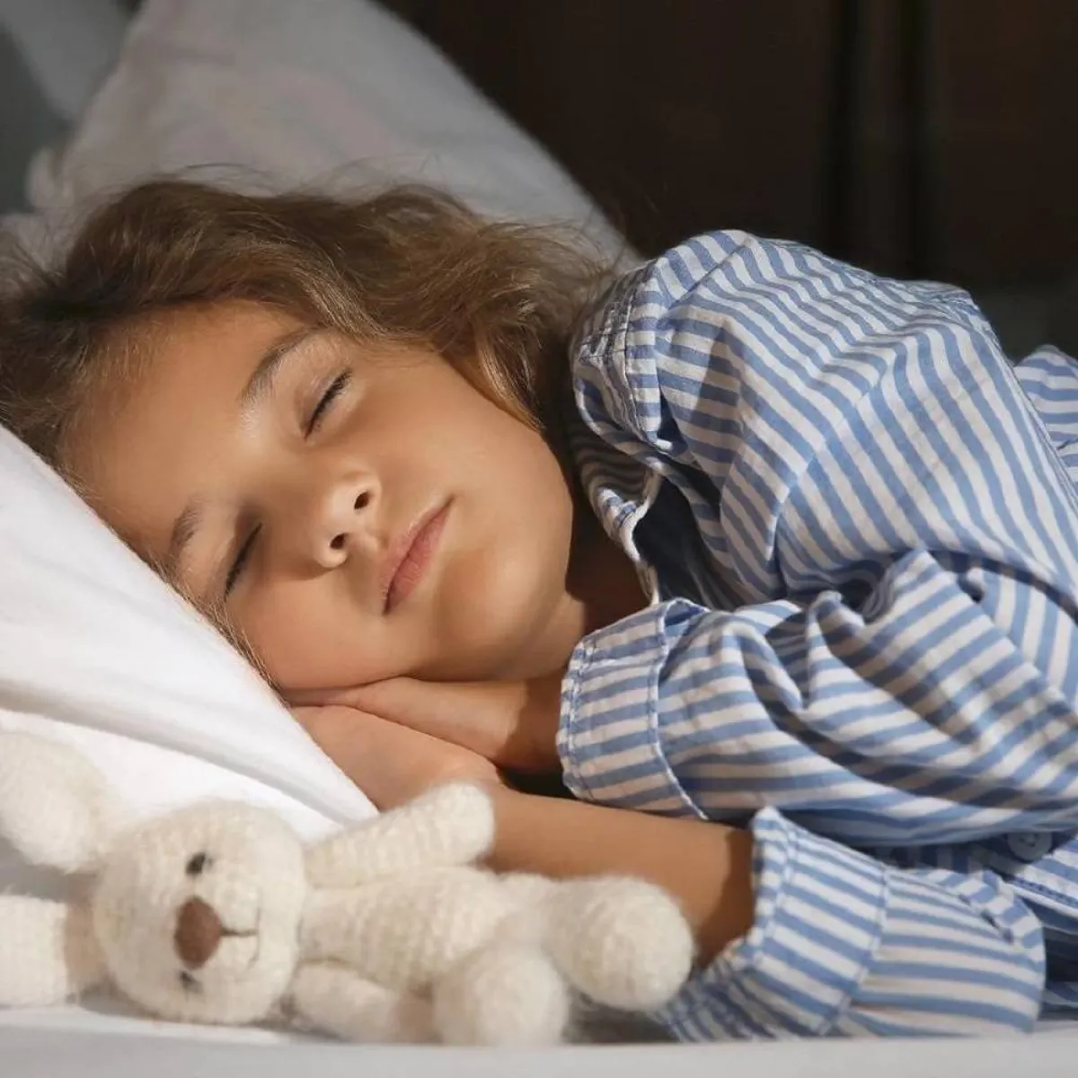 صورة لطفلة مريضة نائمة