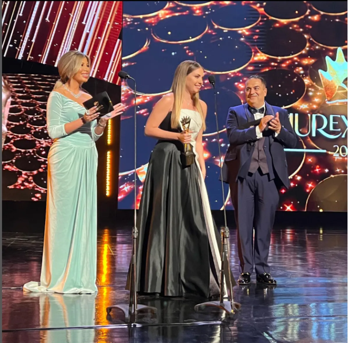 النجمة التركية في حفل موريكس دور - الصورة  من حساب الحدث على انستغرام