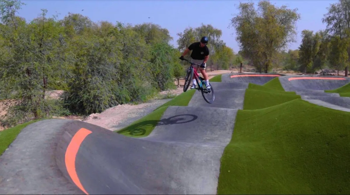  مضمار الدراجات الهوائية الجبلية في حديقة مشرف يمتد إلى مسافة 50 كيلومترًا. الصورة من مكتب دبي الإعلامي