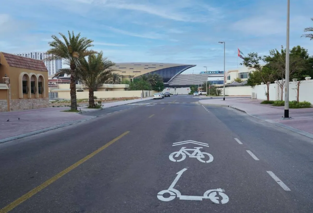 هيئة الطرق والمواصلات في دبي تعلن تشغيل "السكوتر" الكهربائي في 11 منطقة سكنية جديدة. الصورة من مكتب دبي الإعلامي