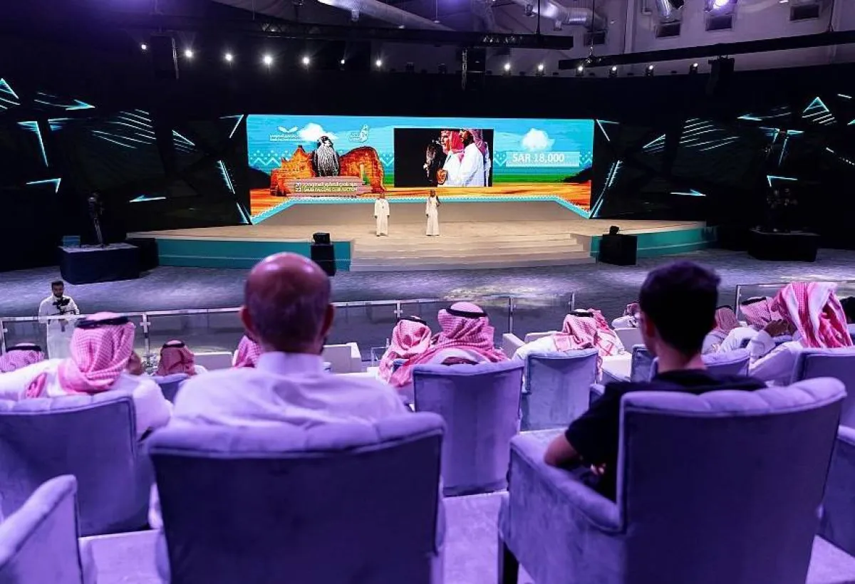 بيع ثلاثة صقور بمبلغ 223 ألف ريال. الصورة من "واس"