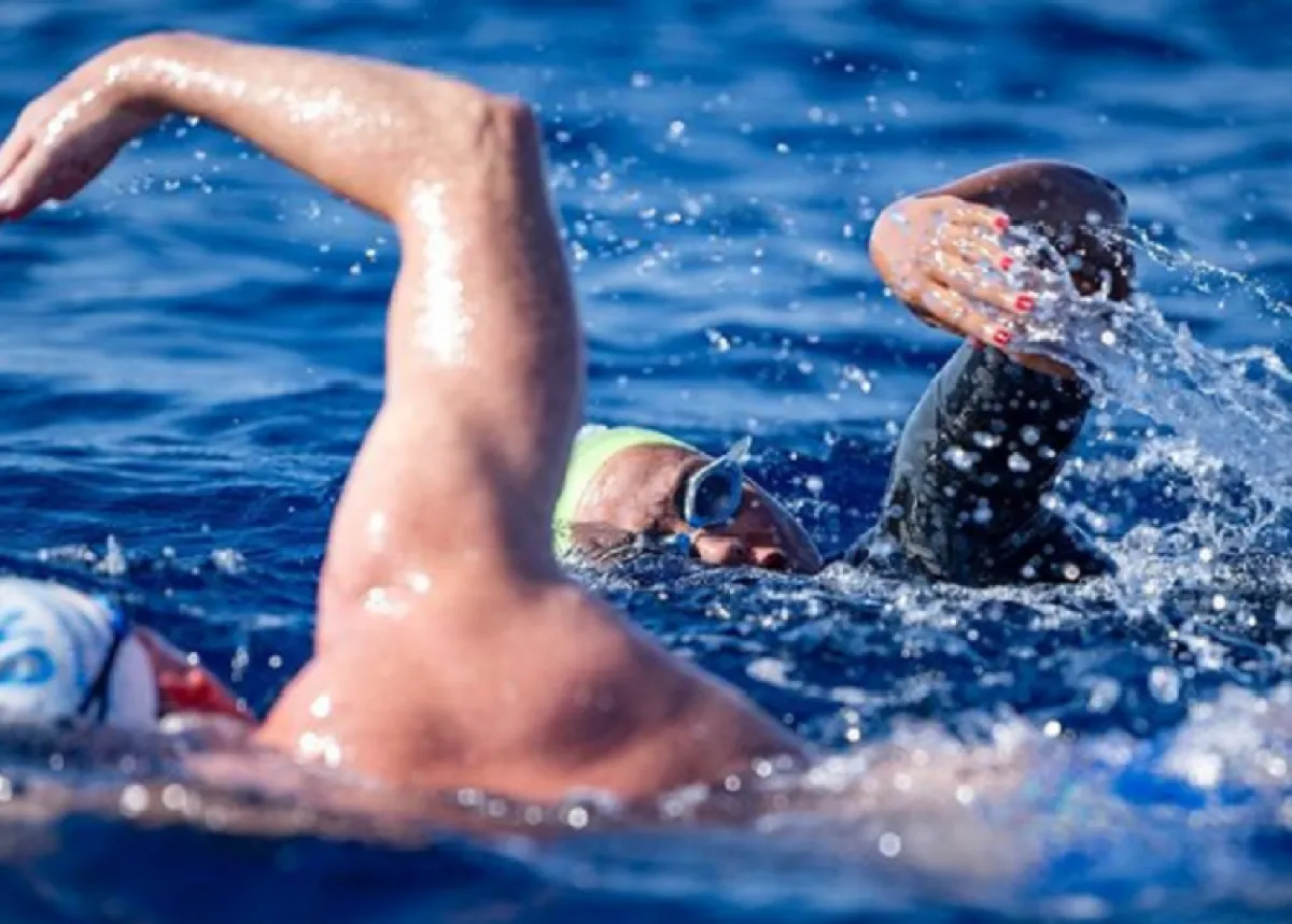 السباحة مريم برفقة  السباح العالمي "لويس بو". الصورة من حسابها على الإنستغرام