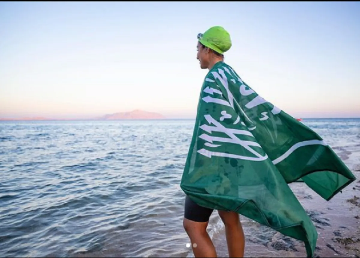 مريم بن لادن أول عربية تقطع البحر الأحمر سباحة. الصورة من حسابها على الإنستغرام