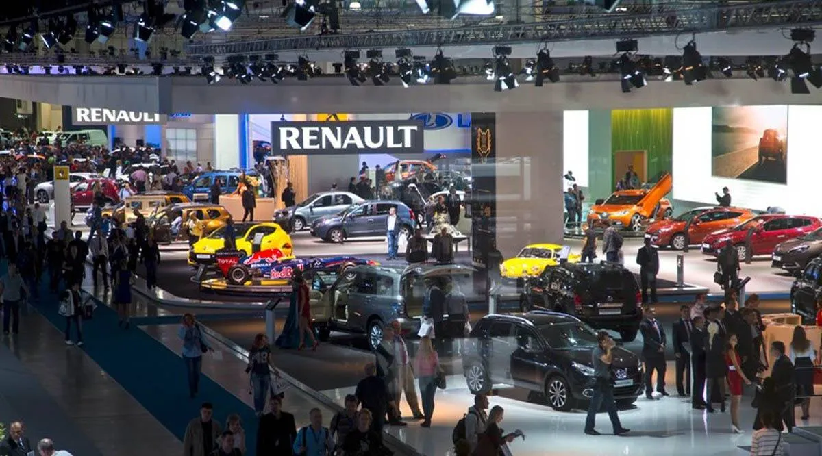 معرض باريس للسيارات في دورته الجديدة : رينو وجيب يتحولان إلى الكهرباء