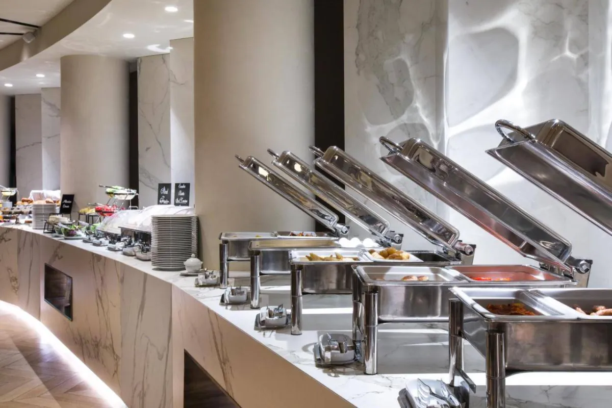 بوفيه مفتوح في ماريتيم هوتل بلازا تيرانا