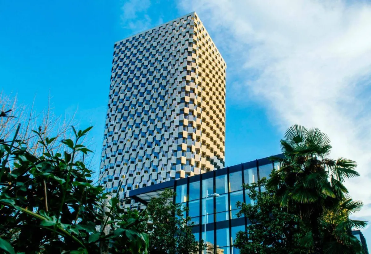 البناء الخارجي لماريتيم هوتل بلازا تيرانا