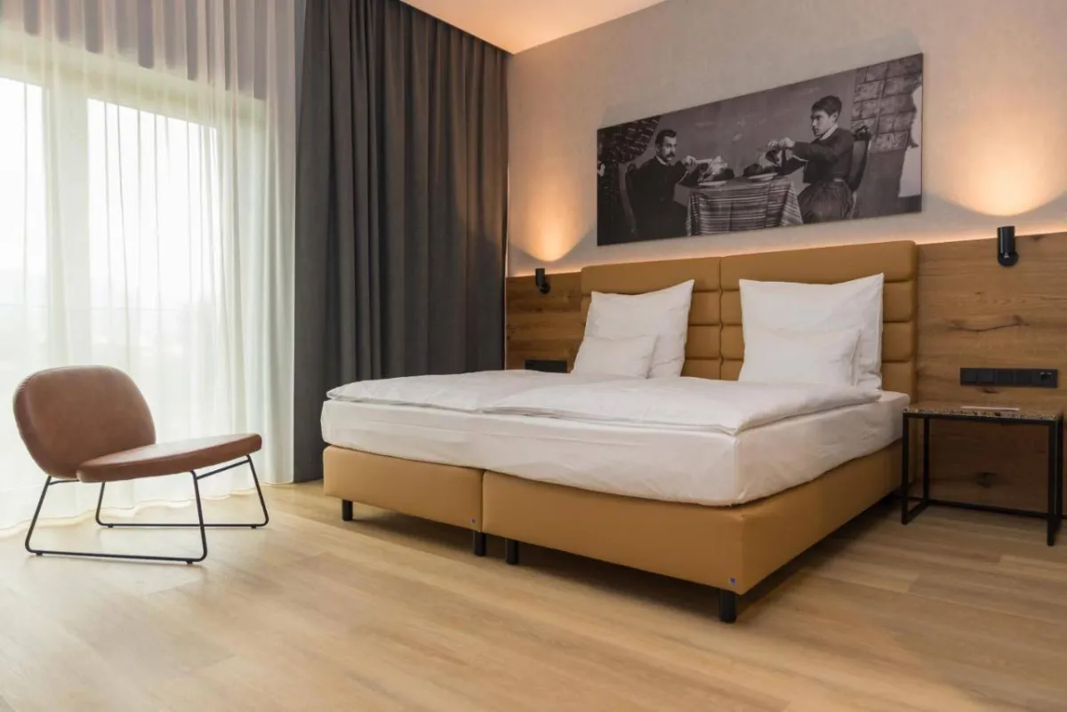 فندق إم كيه تيرانا