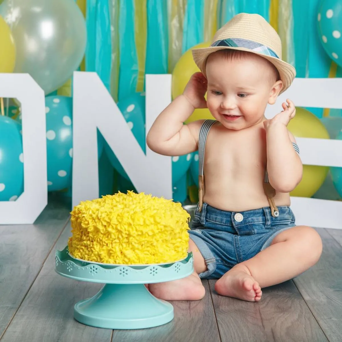 صورة لطفل فرحان