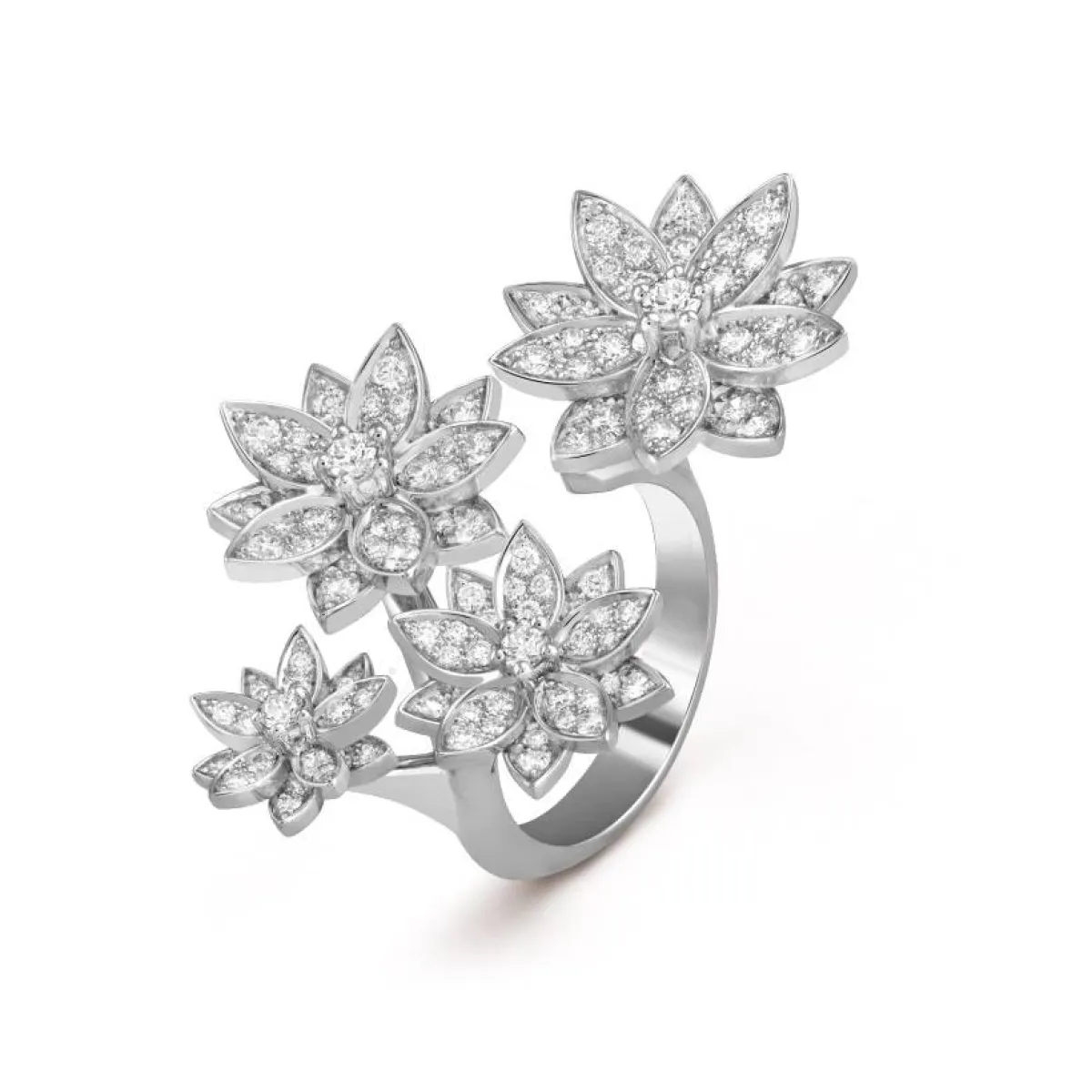 خاتم Lotus Between the Finger من فان كليف آند أربلز Van Cleef & Arpels