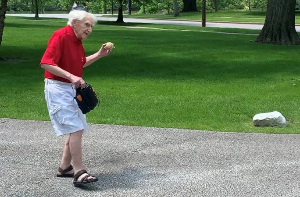 أمريكي عمره 100 سنة يسجل رقماً قياسياً كأكبر طبيب عامل