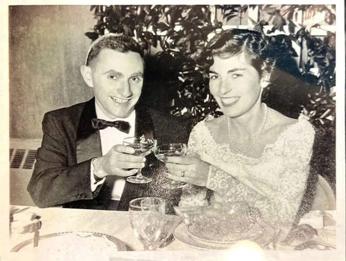 أمريكي عمره 100 سنة يسجل رقماً قياسياً كأكبر طبيب عامل