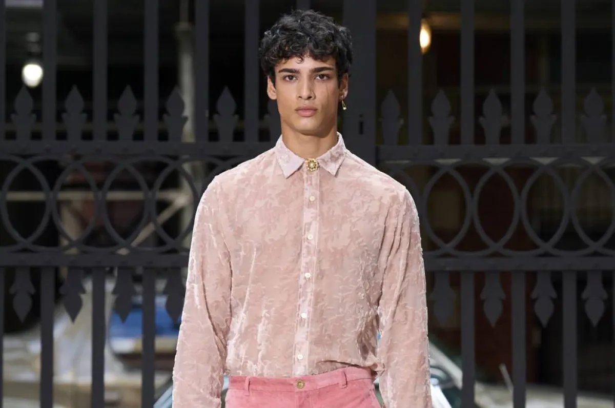 موديلات قمصان للرجل من مجموعات خريف 2022