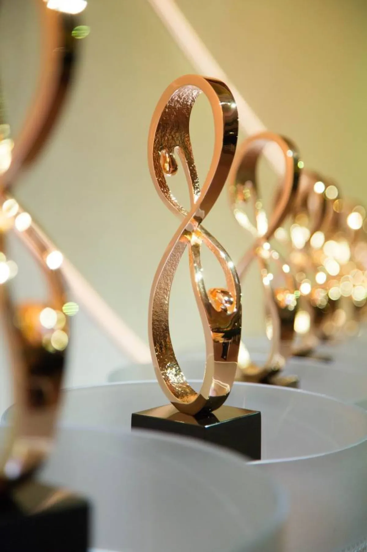 جائزة أبوظبي تشجع الأطفال على تقديم ترشيحاتهم عبر استمارات ترشيح جديدة مخصصة لهم. الصورة من "وام"