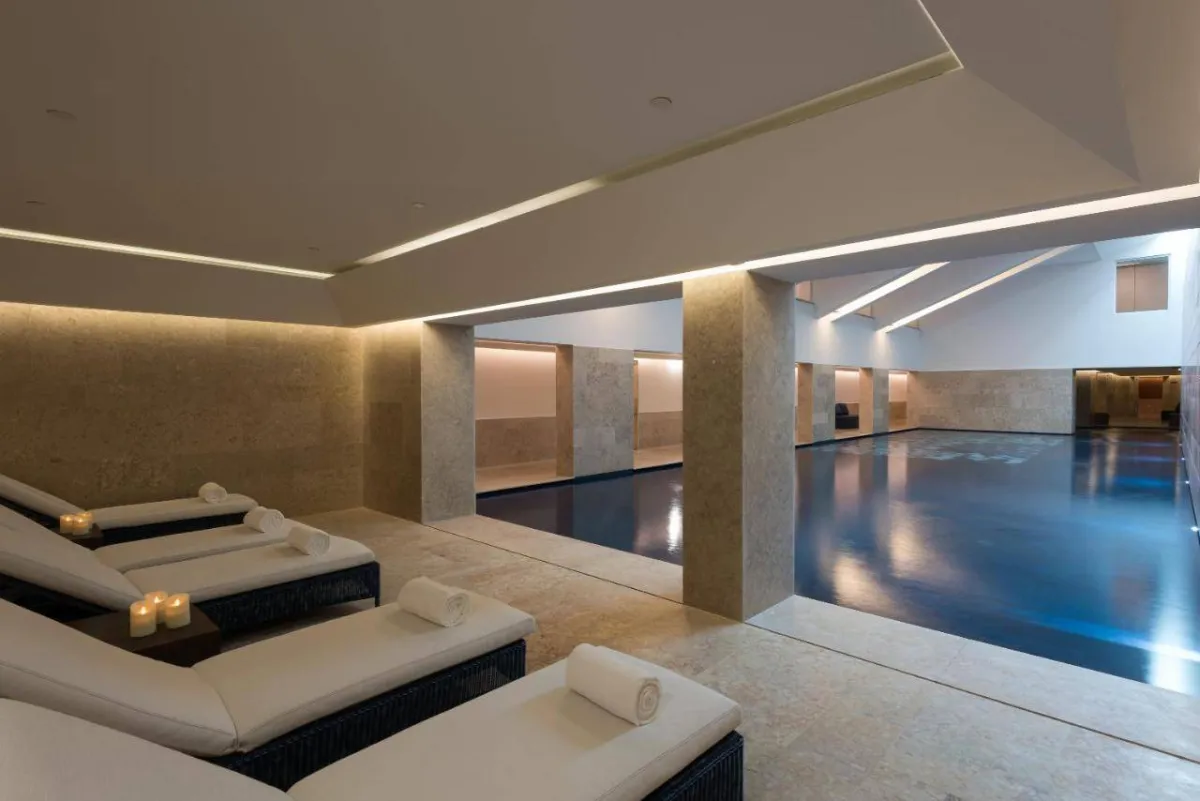 مسبح داخلي في بالاسيو دو غوفيرنادور