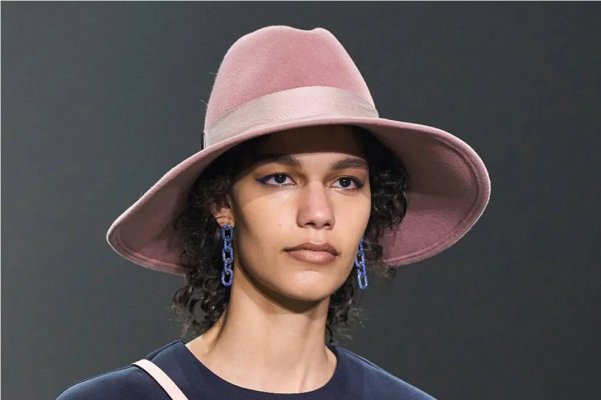 أبرز إكسسوارات موسم خريف 2022 باللون الزهري من ببهو موهاباترا Bibhu Mohapatra