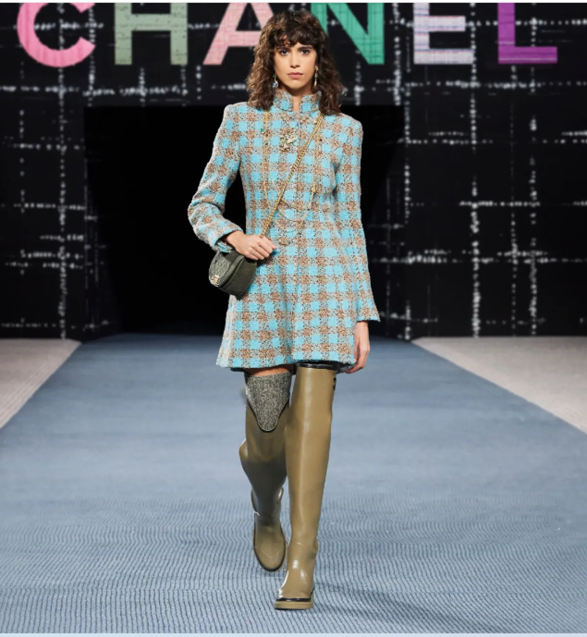 زي من شانيل- الصورة من موقع الدار الالكتروني