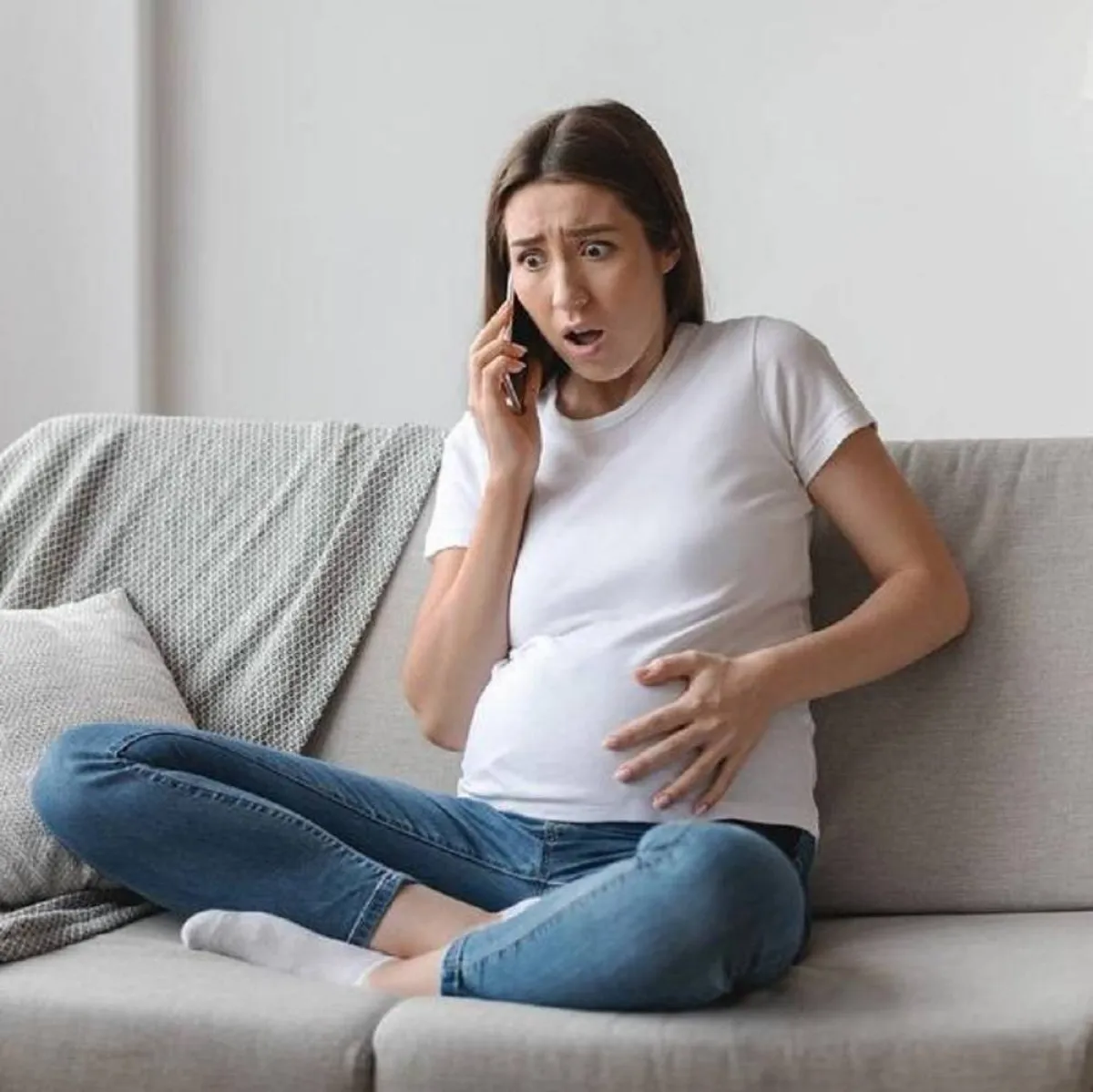 صورة لحامل تتوجع