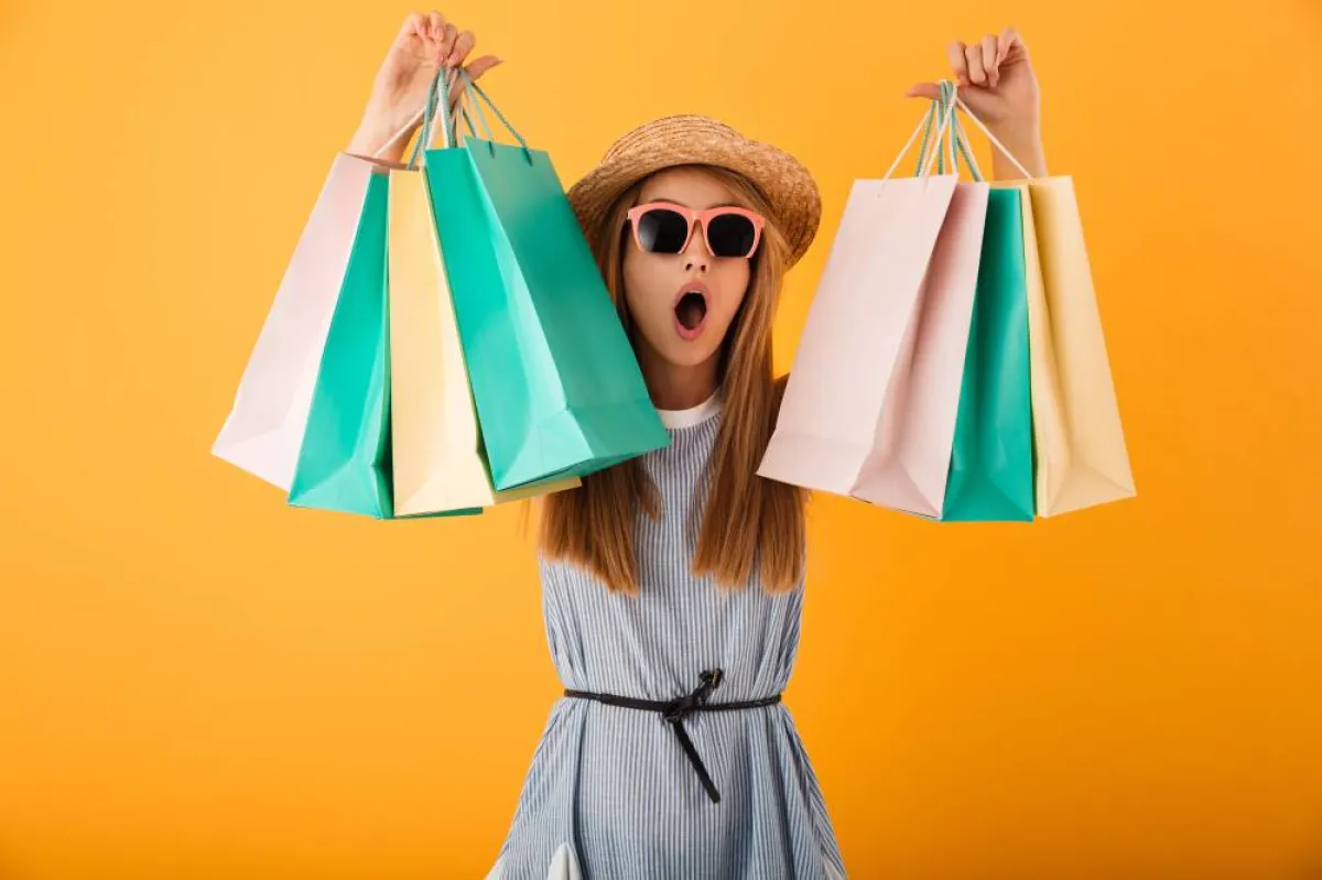 شراء المنتجات اليدوية من الوجهة السياحية