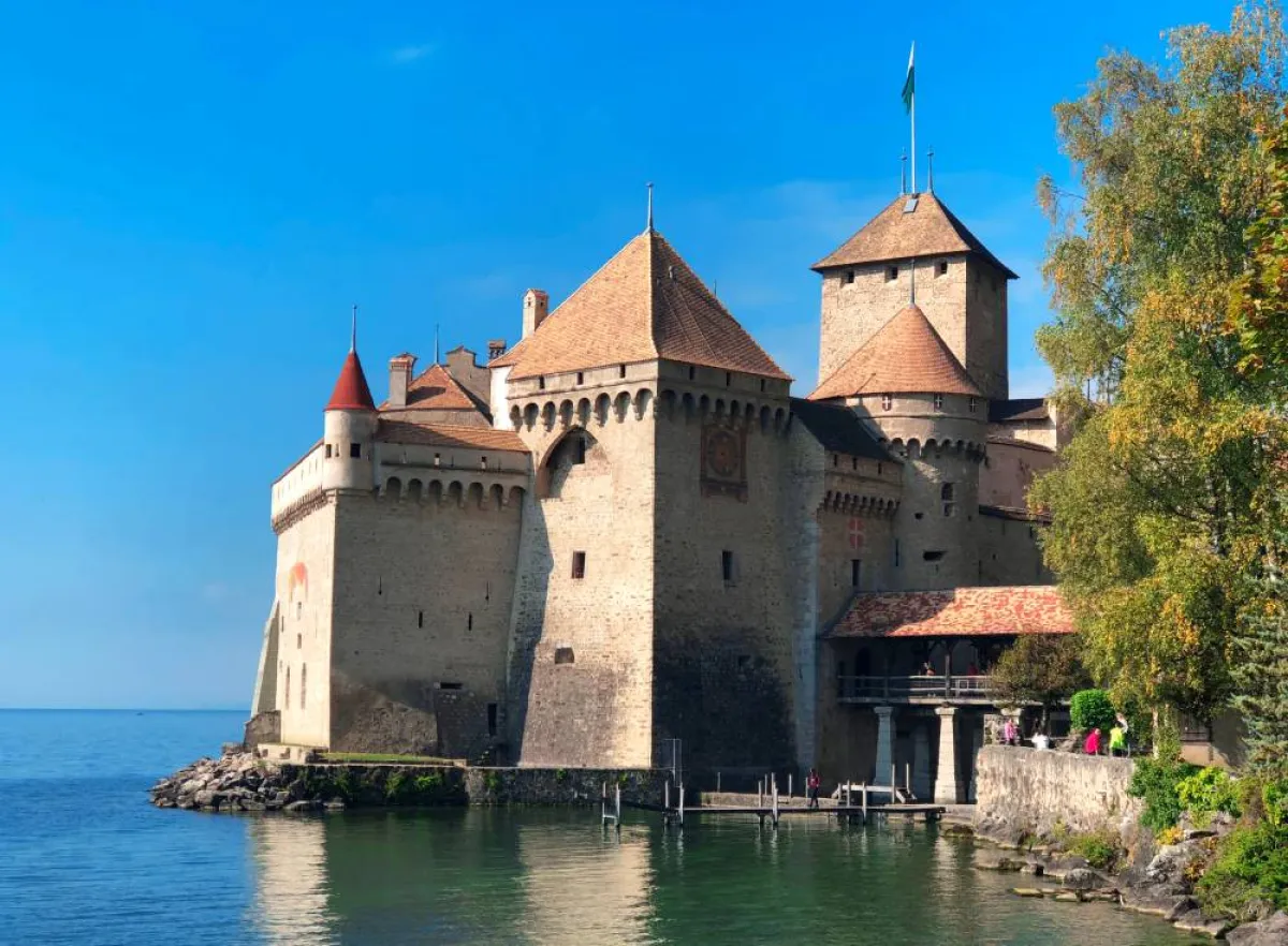 لقطة خارجية لـ «شاتو دي شيلون» التاريخية 