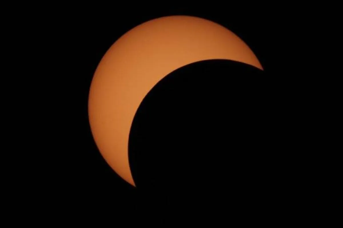 كسوف جزئي للشمس يشاهد بسماء المملكة الثلاثاء القادم - الصورة من حساب جامعة المجمعة على تويتر