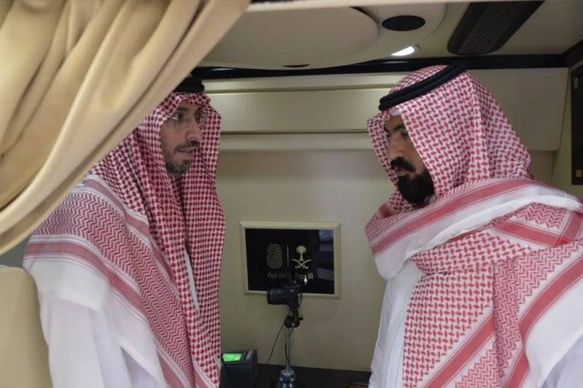 محافظ جدة يقف على خدمات العربة المتنقلة للأحوال المدنية