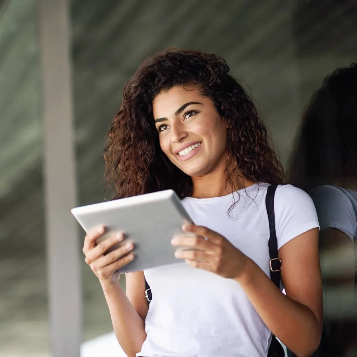 صورة تعبيرية عن اندماج المراهق بالتواصل