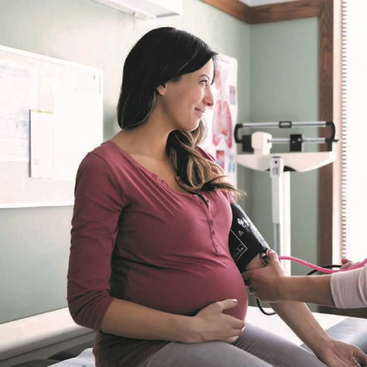 صورة لحامل تقيس الضغط