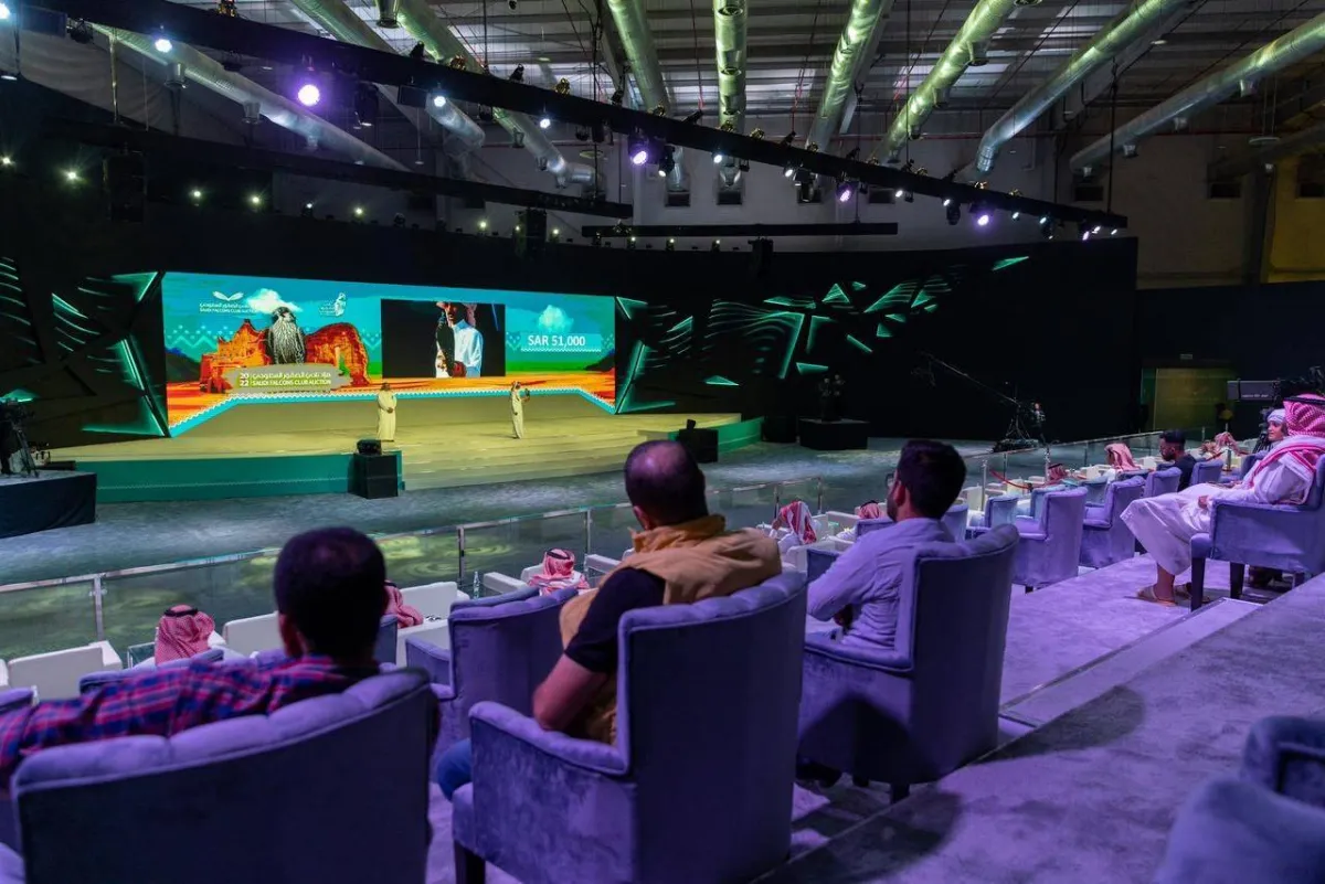 مزاد نادي الصقور