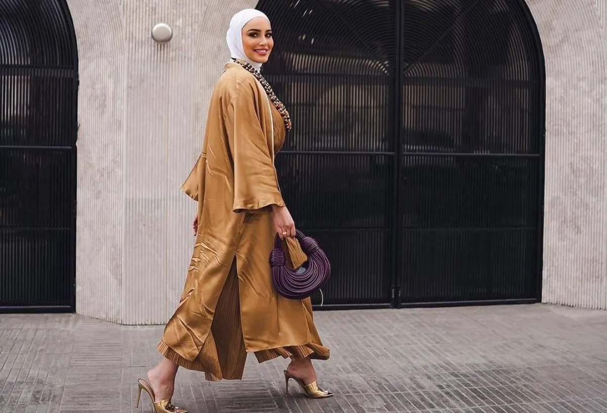 معاطف باللون الجملي للمحجبات