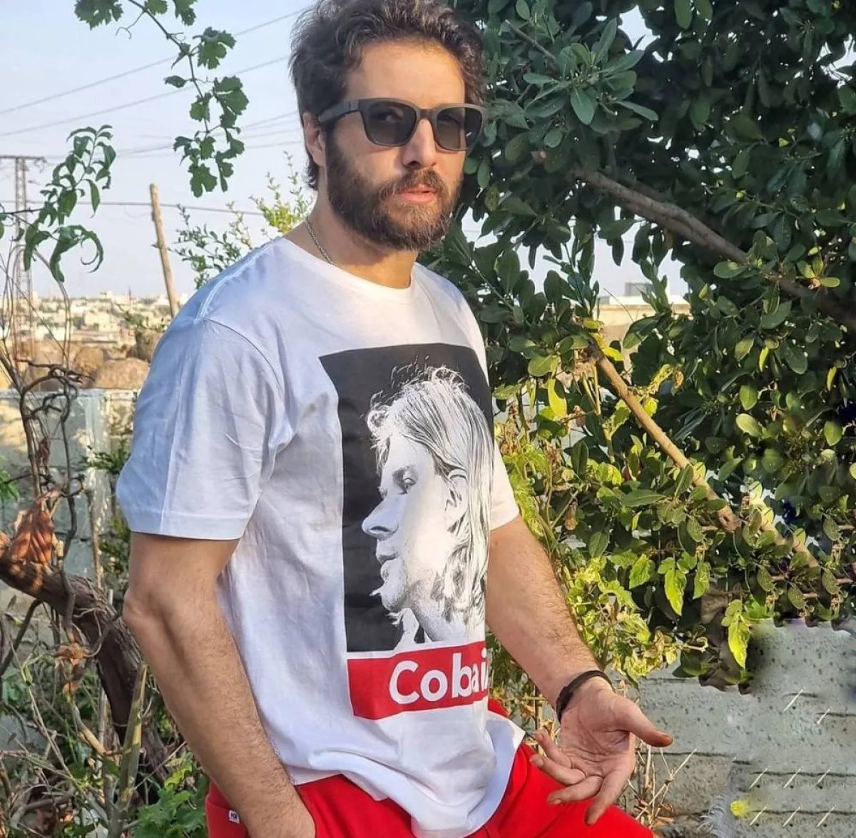 إطلالات محمد الأحمد بالتيشيرت 