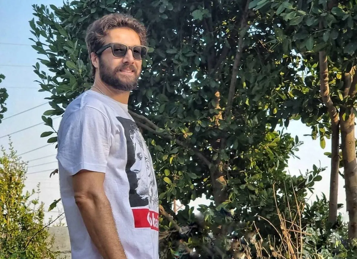 إطلالات محمد الأحمد بالتيشيرت 