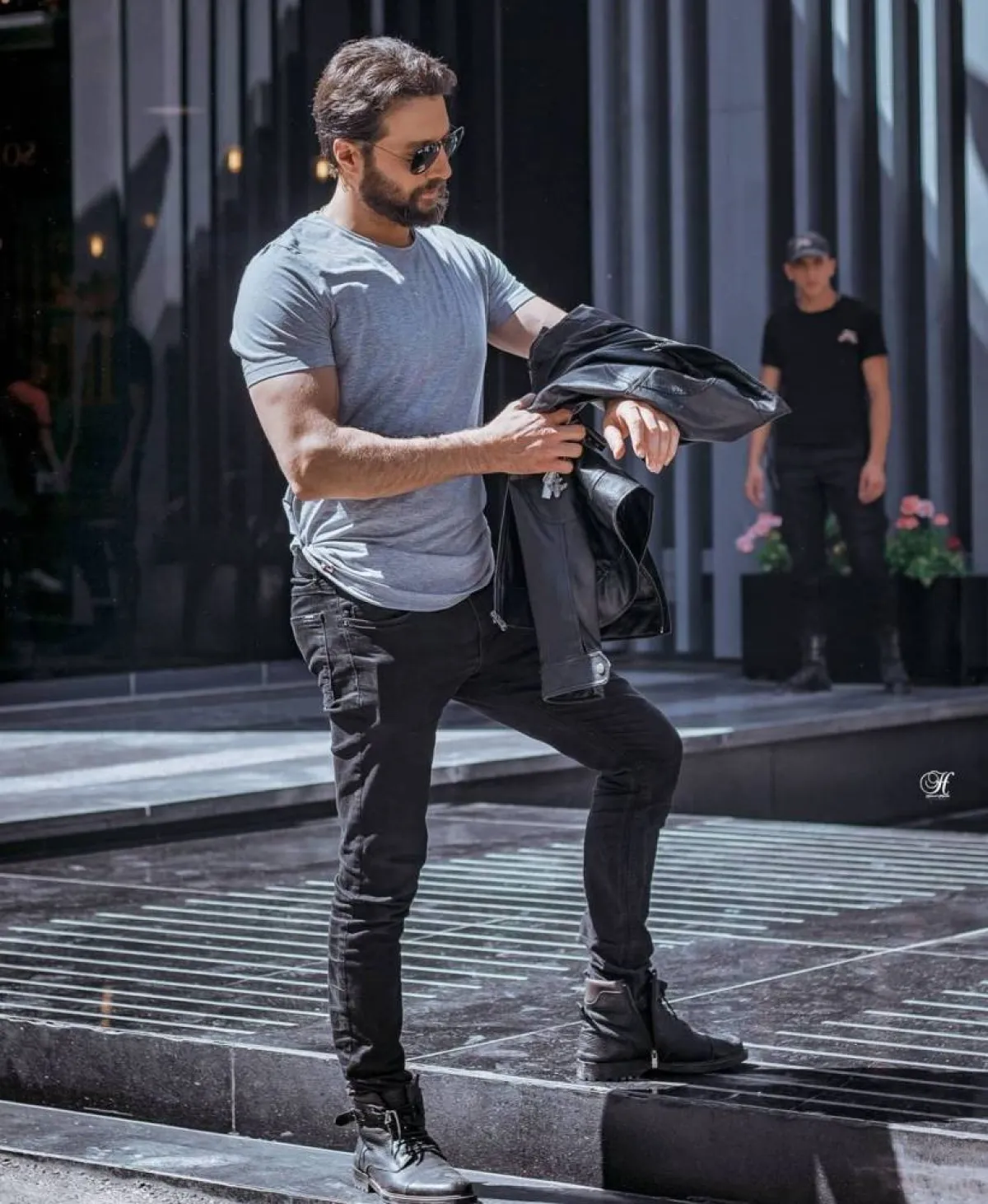 إطلالات محمد الأحمد بالتيشيرت 