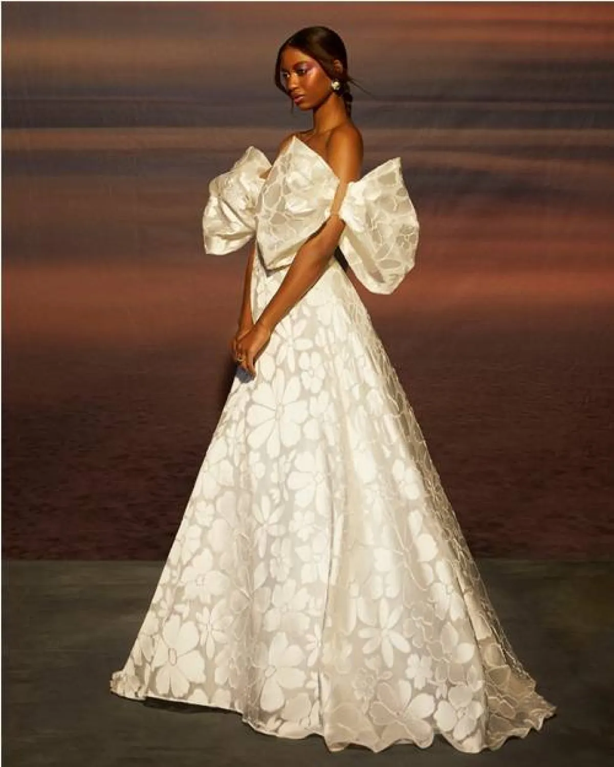 فستان زفاف مزيّن بالتطريزات من نادية مانجاريز Nadia Manjarrez