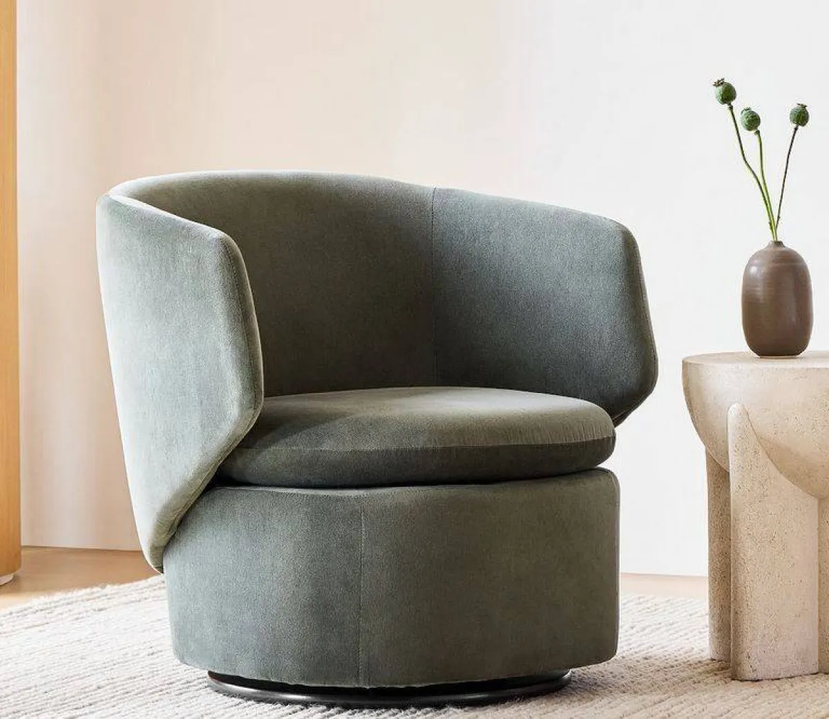 مقعد جانبي مصمّم من المخمل